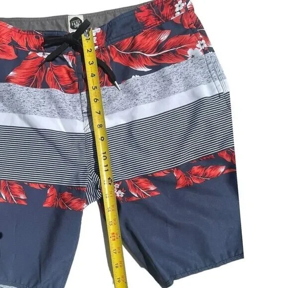Reef Board Shorts Swim Trunks Floral Striped Mens Size 36 Hybrid Surf‎ Craft - Picture 9 of 10